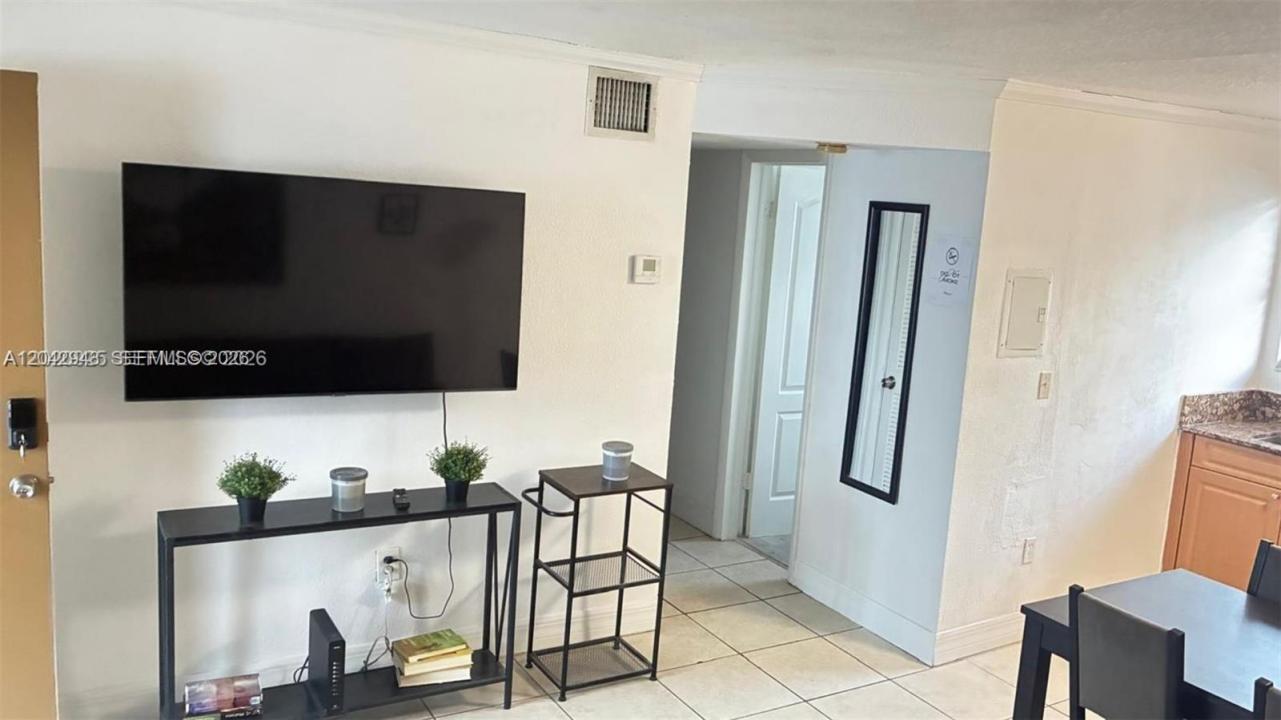 427 SW 6th St 4, Miami, Floryda 33130, USA
