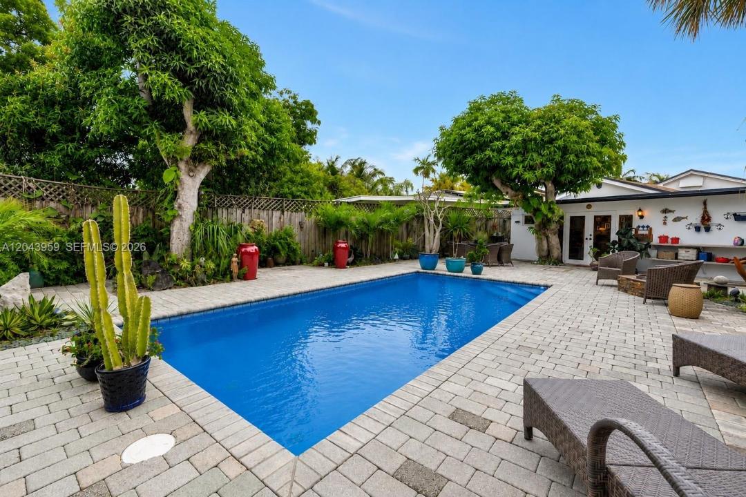 1401 NE 33rd St, Oakland Park, Florida 33334, USA