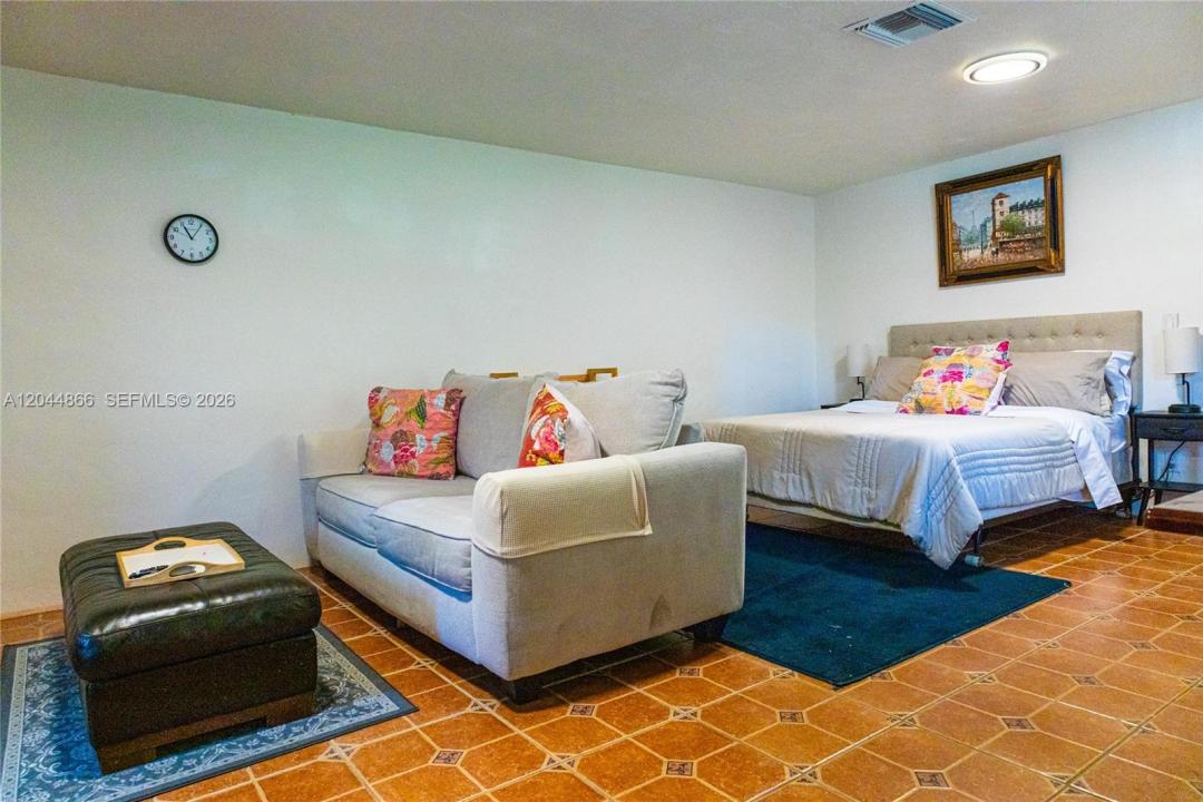 271 NE 154th St 1, Miami, Florida 33162, USA