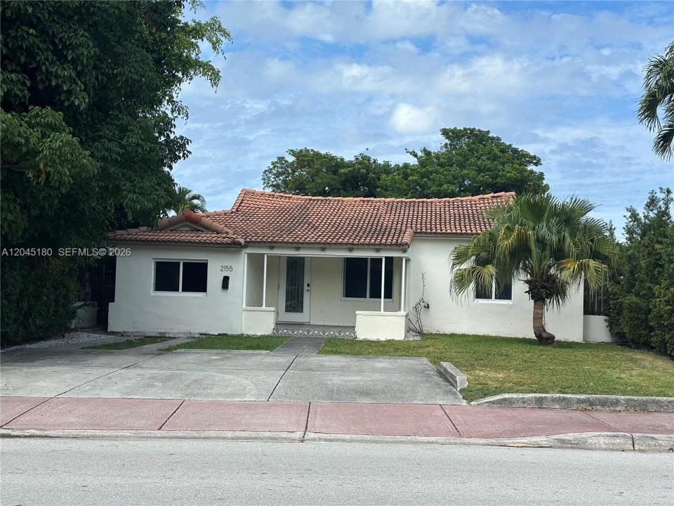 2155 Biarritz Dr, Miami Beach, Florida 33141, USA
