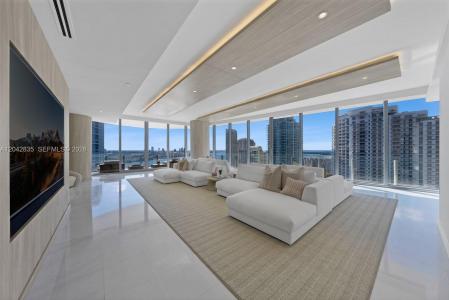 300 Biscayne Boulevard Way 2701, Miami, Florida 33131, USA