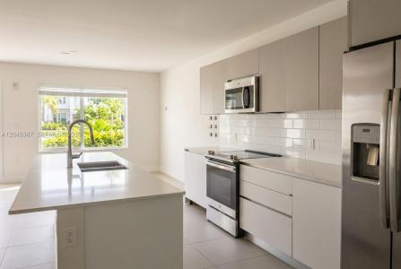 2535 NE 193rd St 3104, Miami, Florida 33180, USA