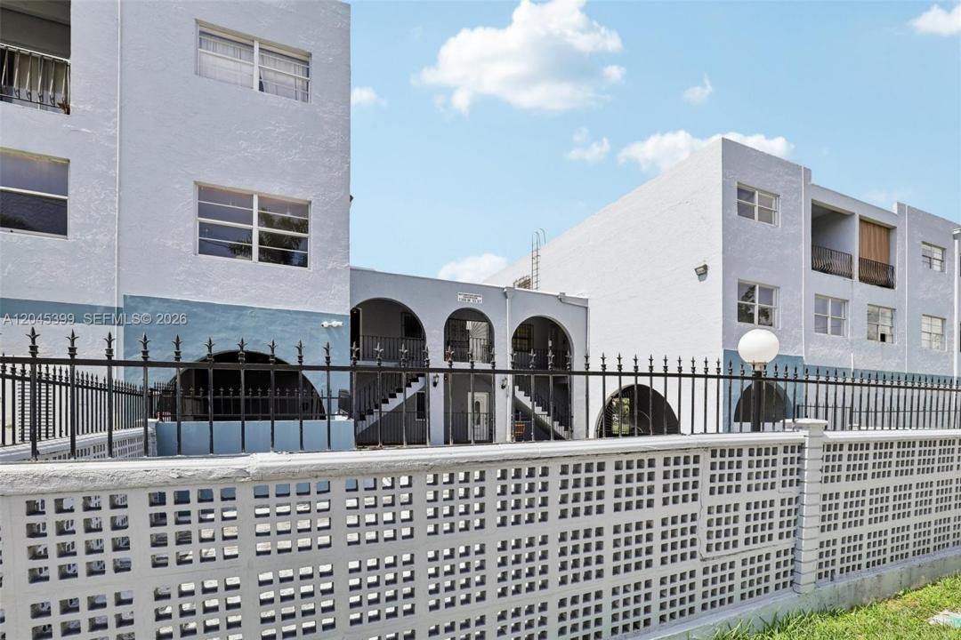 1300 W 53rd St 25, Hialeah, Florida 33012, USA