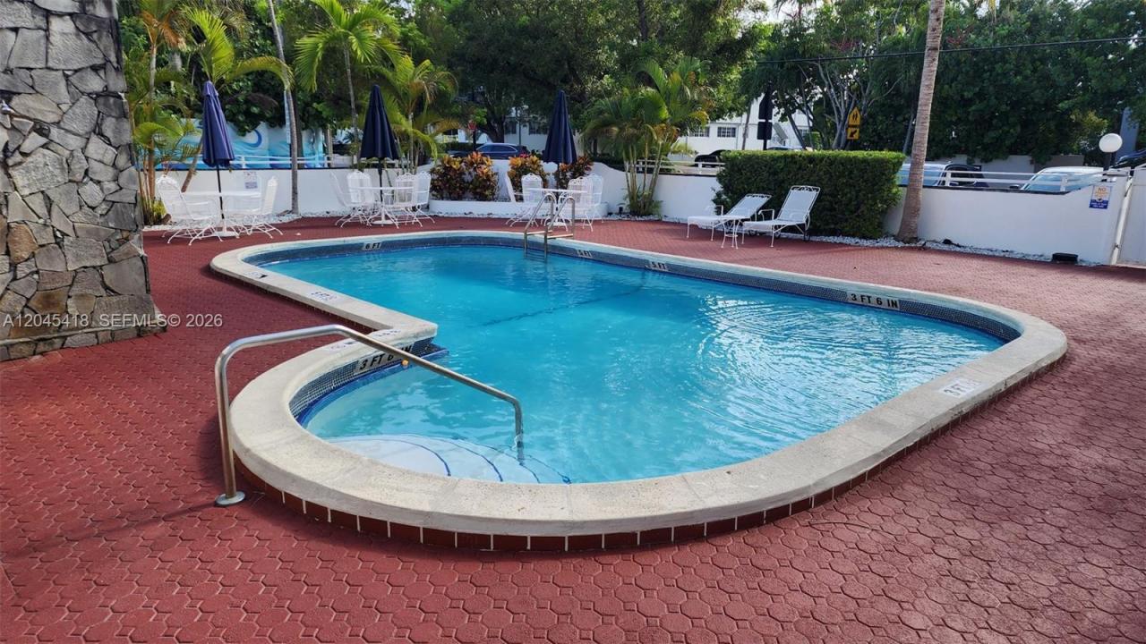 1075 93rd St 304, Bay Harbor Islands, Floride 33154, États-Unis