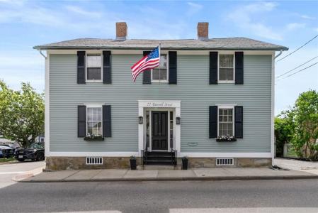22 Farewell Street 1, Newport, Rhode Island 02840, USA