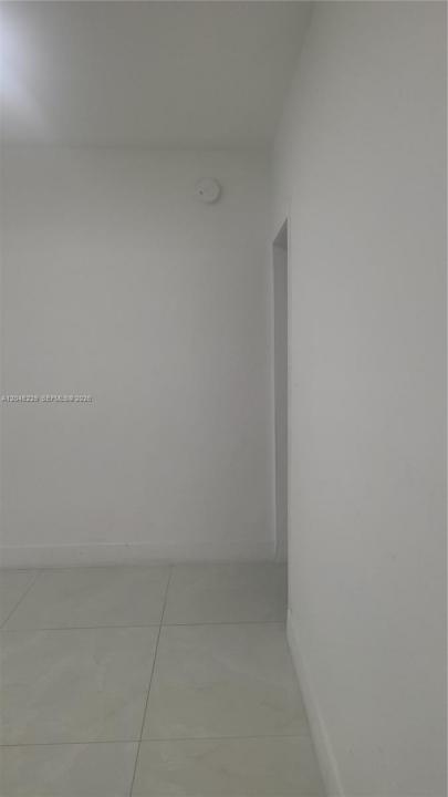 2467 NW 95th Ter Front, Miami, Flórida 33147, Estados Unidos