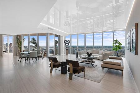 851 NE 1st Ave 4912, Miami, Florida 33132, USA