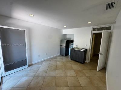 158 SW 96th Ct B, Miami, Florida 33174, USA