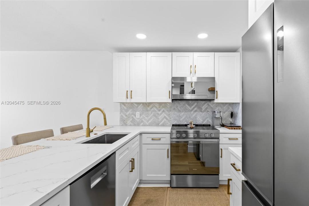 301 N Ocean Blvd 302, Pompano Beach, Florida 33062, USA