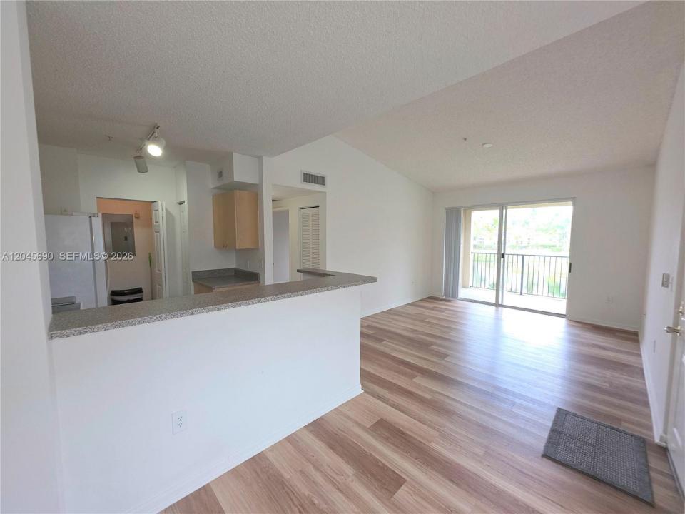 8070 N Nob Hill Rd 208, Tamarac, Florida 33321, USA