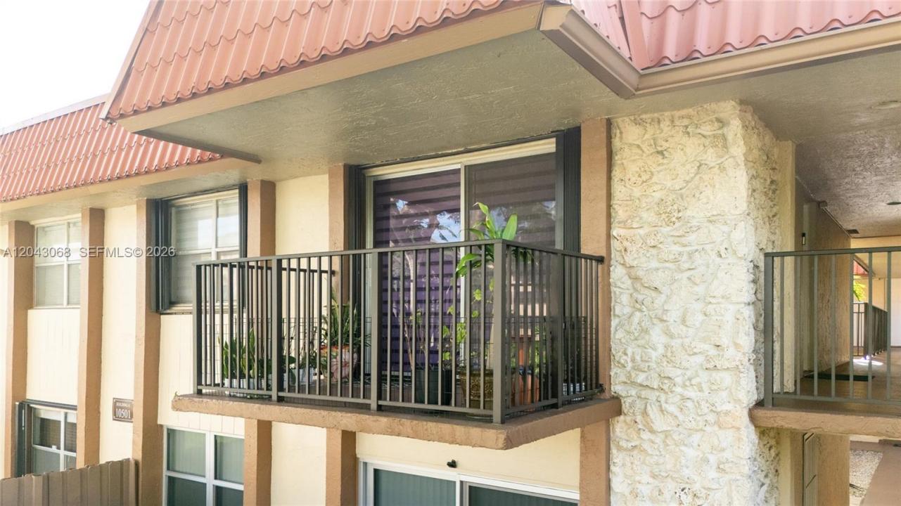 10501 SW 108th Ave 209, Miami, Floryda 33176, USA