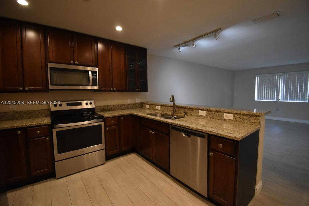 13900 Lake Placid Ct A24, Miami Lakes, Florida 33014, USA