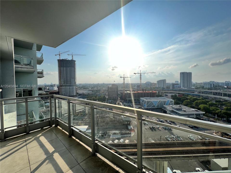 90 SW 3rd St 1710, Miami, Florida 33130, USA