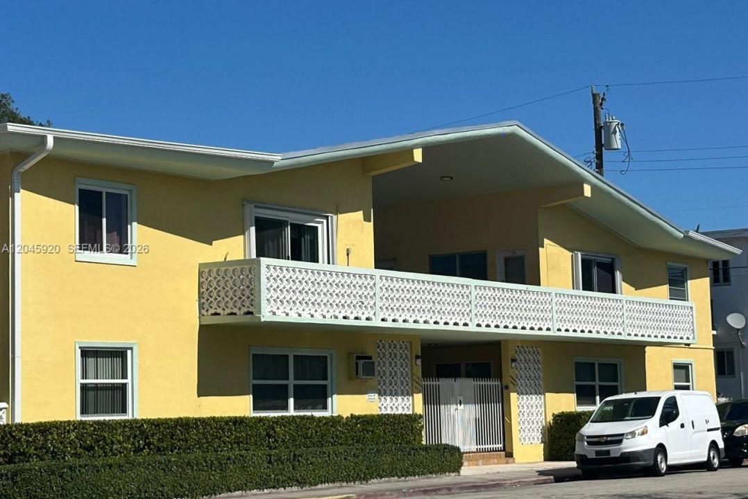 8101 Abbott Ave 17, Miami Beach, Florida 33141, USA