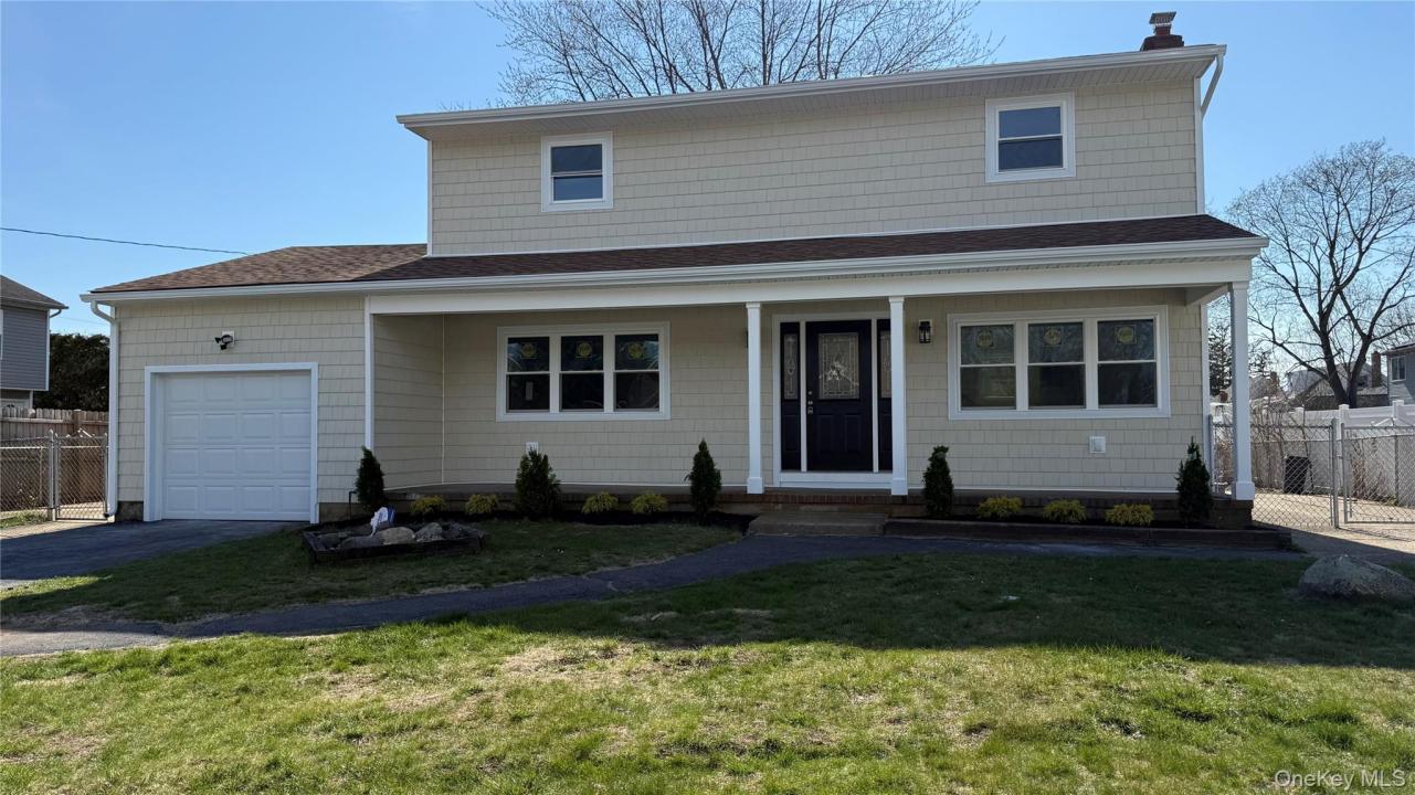 211 4th Avenue, West Babylon, New York 11704, USA