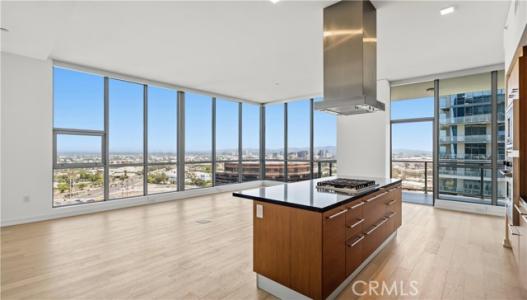 MacArthur Place, Santa Ana, California 92707, Stati Uniti