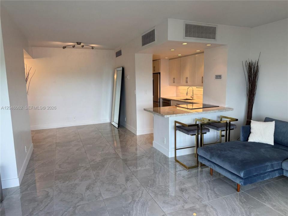 880 NE 69th St 5Q, Miami, Floride 33138, États-Unis