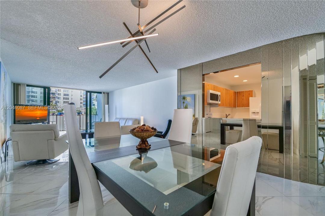 2401 S Ocean Dr 305, Hollywood, Florida 33019, USA