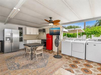 5801 NW 113th Ter 5, Hialeah, Florida 33012, USA