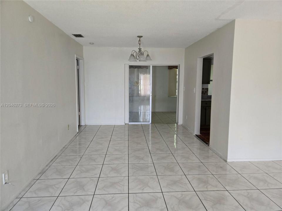 4205 NW 52nd Ave, Lauderdale Lakes, Florida 33319, USA