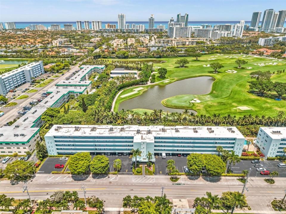 700 NE 14th Ave 307, Hallandale Beach, Floride 33009, États-Unis