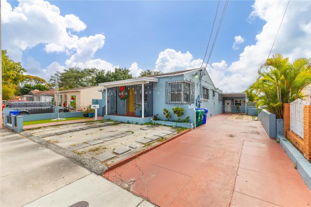 2818 SW 2nd St, Miami, Florida 33135, USA