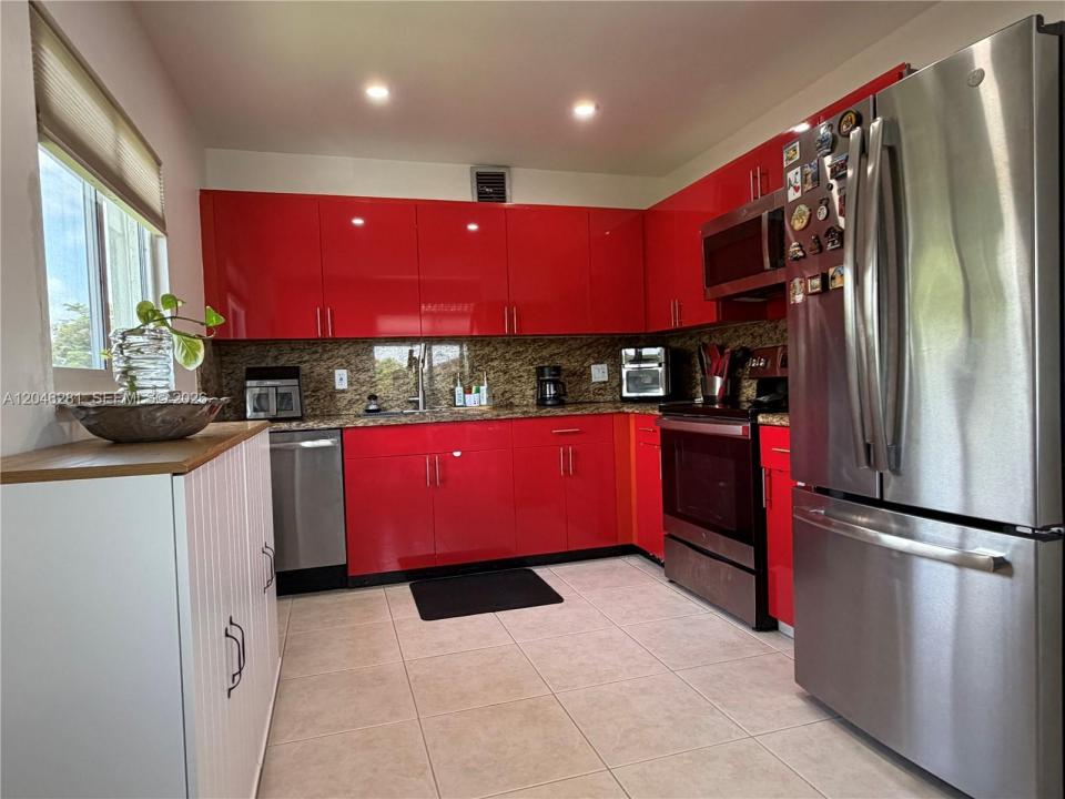 13255 SW 7th Ct 401D, Pembroke Pines, Florida 33027, USA