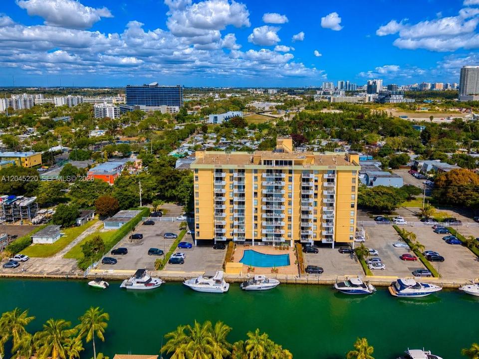 North Miami, Floryda 33181, USA