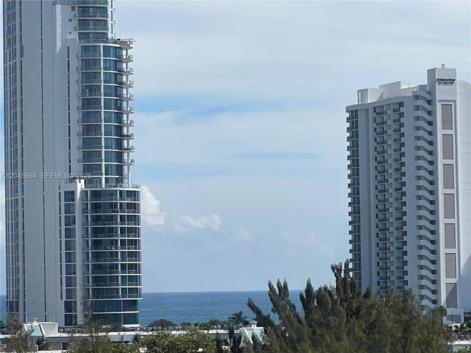 17600 N Bay Rd N902, Sunny Isles Beach, Florida 33160, Stati Uniti