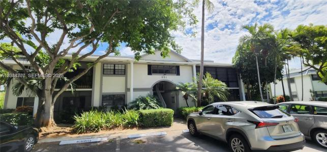 931 NE 199th St 202-22, Miami, Florida 33179, USA