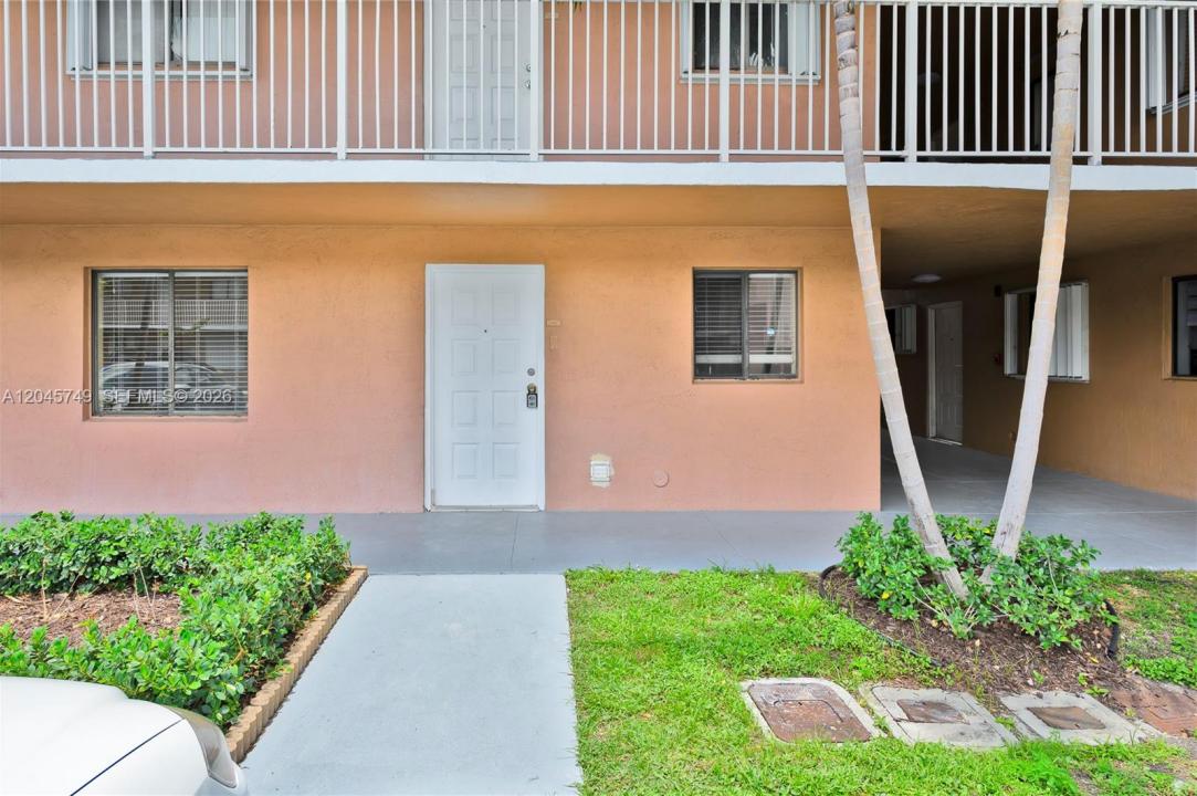 6041 W 24th Ave B-111, Hialeah, Flórida 33016, Estados Unidos