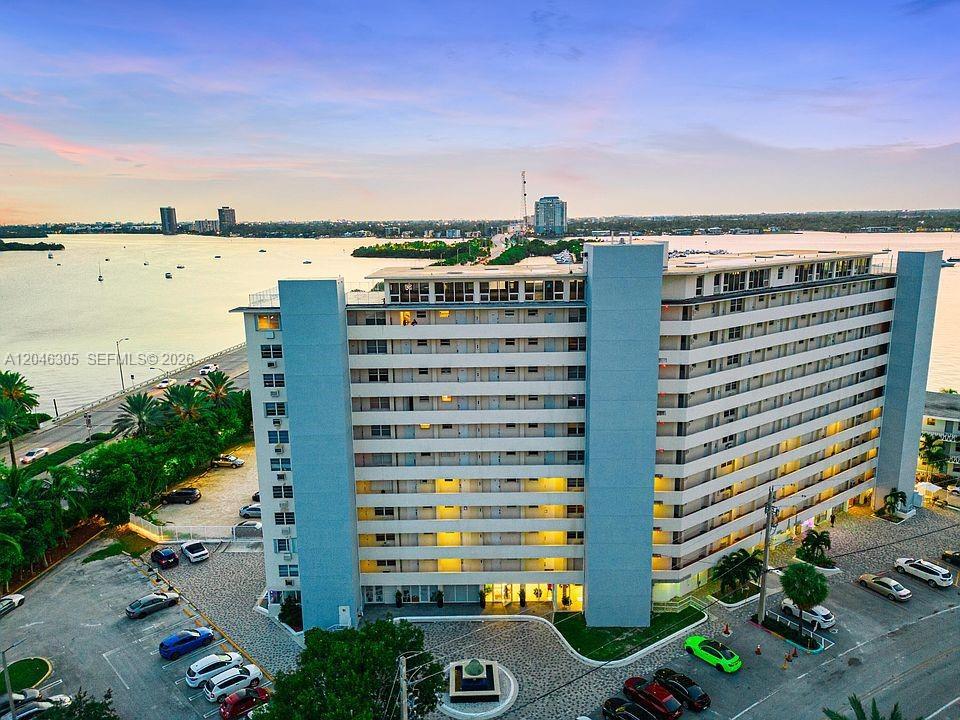 7904 West Dr 214, North Bay Village, Florida 33141, USA