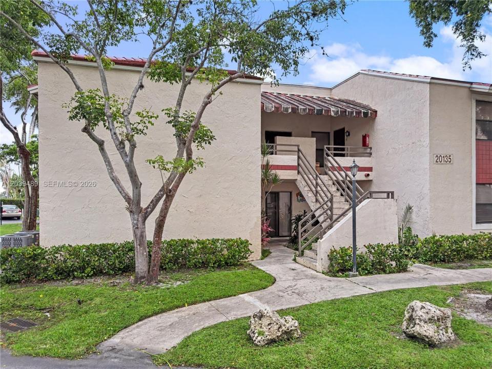20135 NE 3rd Ct 1, Miami, Floryda 33179, USA
