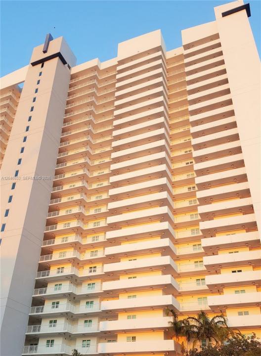 14951 Royal Oaks Ln 1105, North Miami, Floride 33181, États-Unis