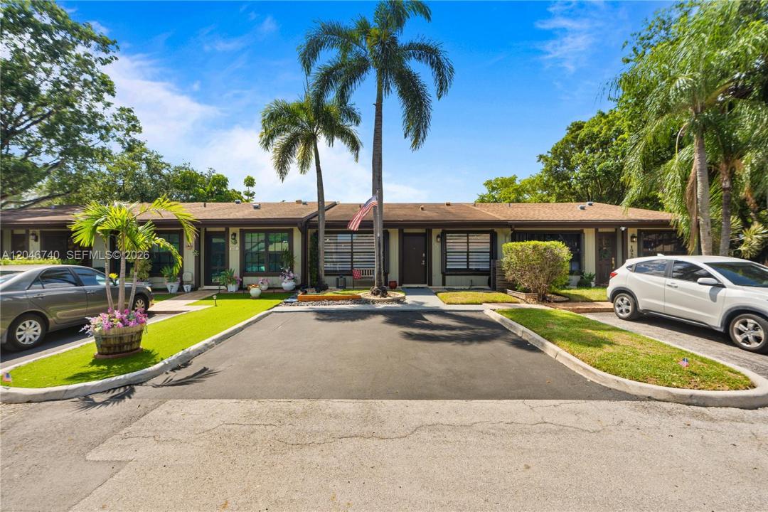 10311 Laurel Ct, Pembroke Pines, Florida 33026, USA