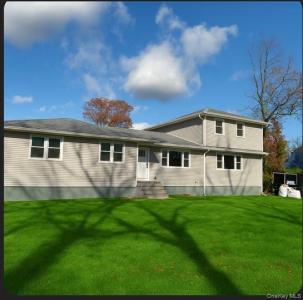751 Centerwood Street, West Babylon, New York 11704, USA