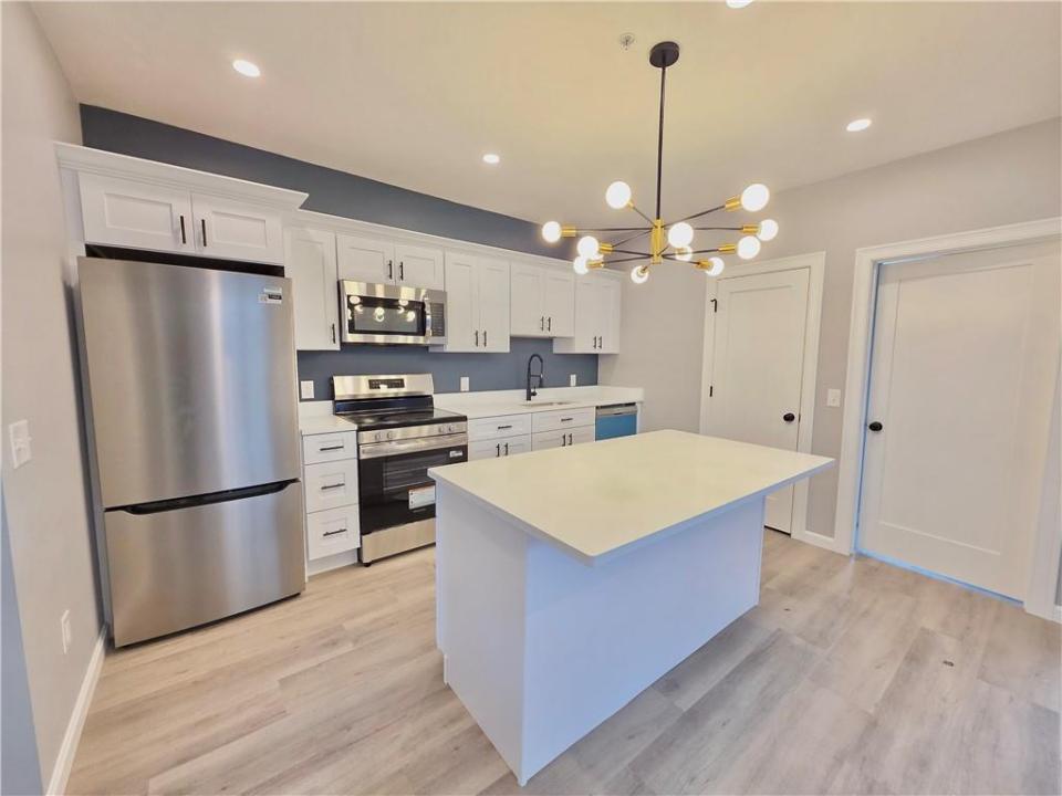 1965 Smith Street 2L, North Providence, Rhode Island 02911, États-Unis