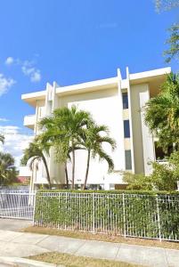 5839 SW 74th Ter 104, South Miami, Florida 33143, USA