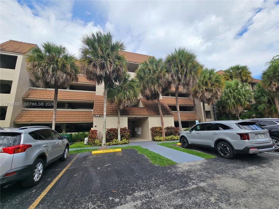 461 Ives Dairy Rd 406-2, Miami, Floride 33179, États-Unis