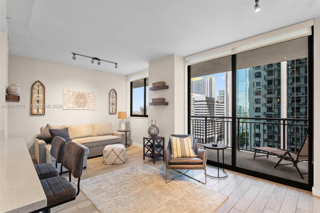 999 SW 1st Ave 2015, Miami, Florida 33130, USA