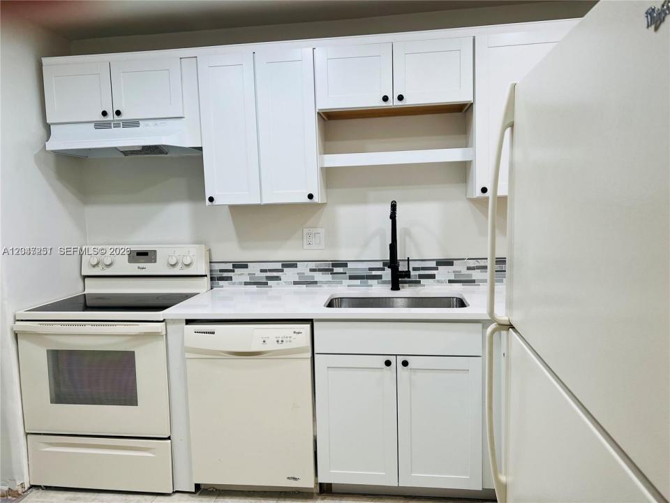 8025 S Colony Cir S 210, Tamarac, Florida 33321, Stati Uniti