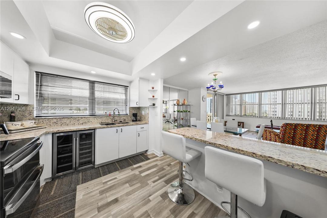 1825 S Ocean Dr 914, Hallandale Beach, Floride 33009, États-Unis