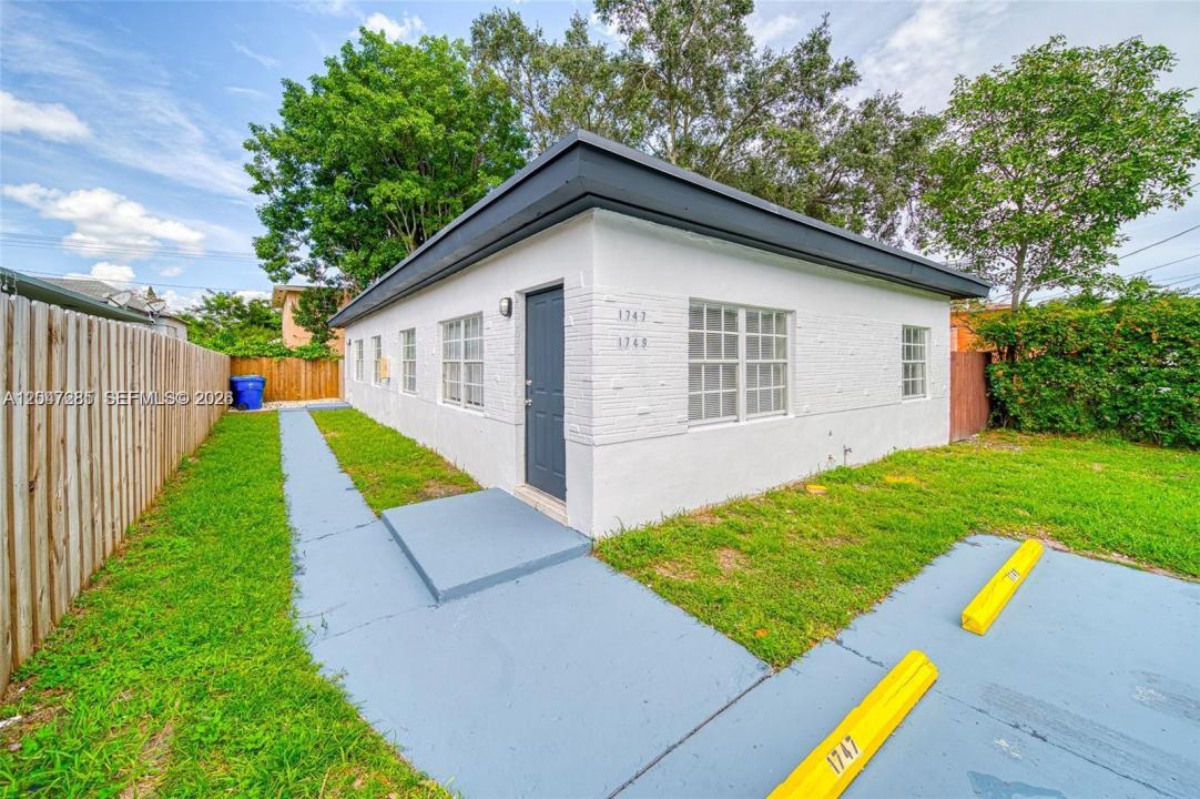 1747 NW 40th St 1747, Miami, Florida 33142, Stati Uniti