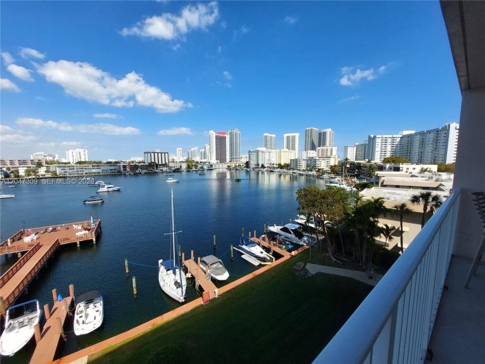 400 Golden Isles Dr 47, Hallandale Beach, Florida 33009, Stati Uniti