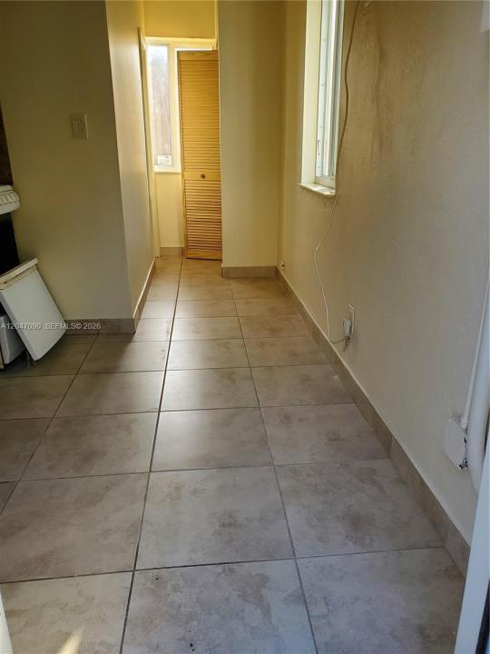 13770 NE 20th Pl 03, North Miami Beach, Florida 33181, USA