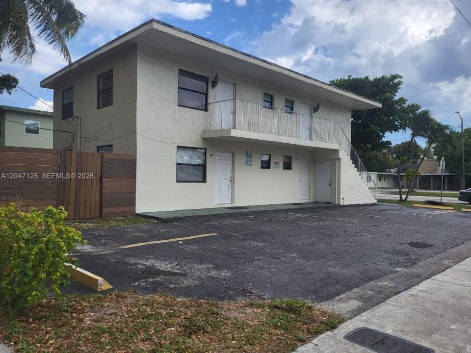 15 NE 13th St B, Fort Lauderdale, Florida 33304, USA