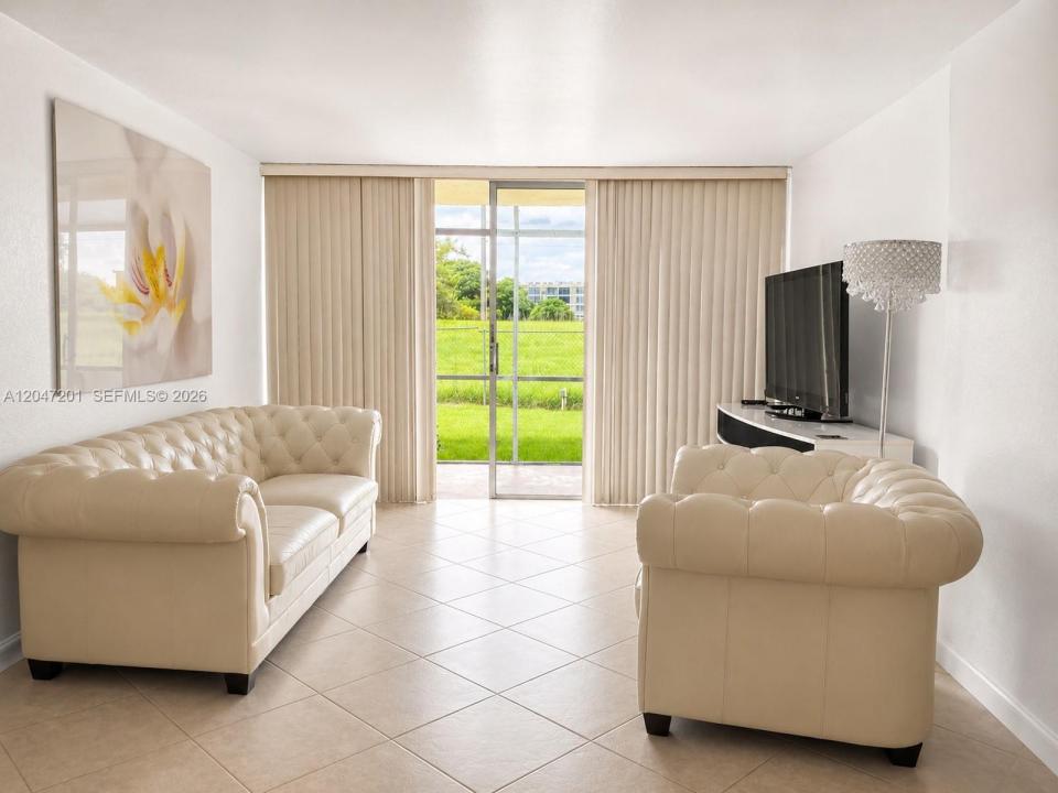 8870 Fontainebleau Blvd 106, Miami, Floride 33172, États-Unis