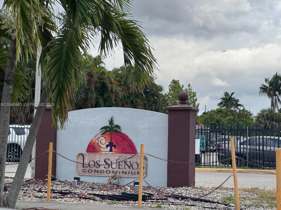 1725 W 60th St F222, Hialeah, Florida 33012, USA