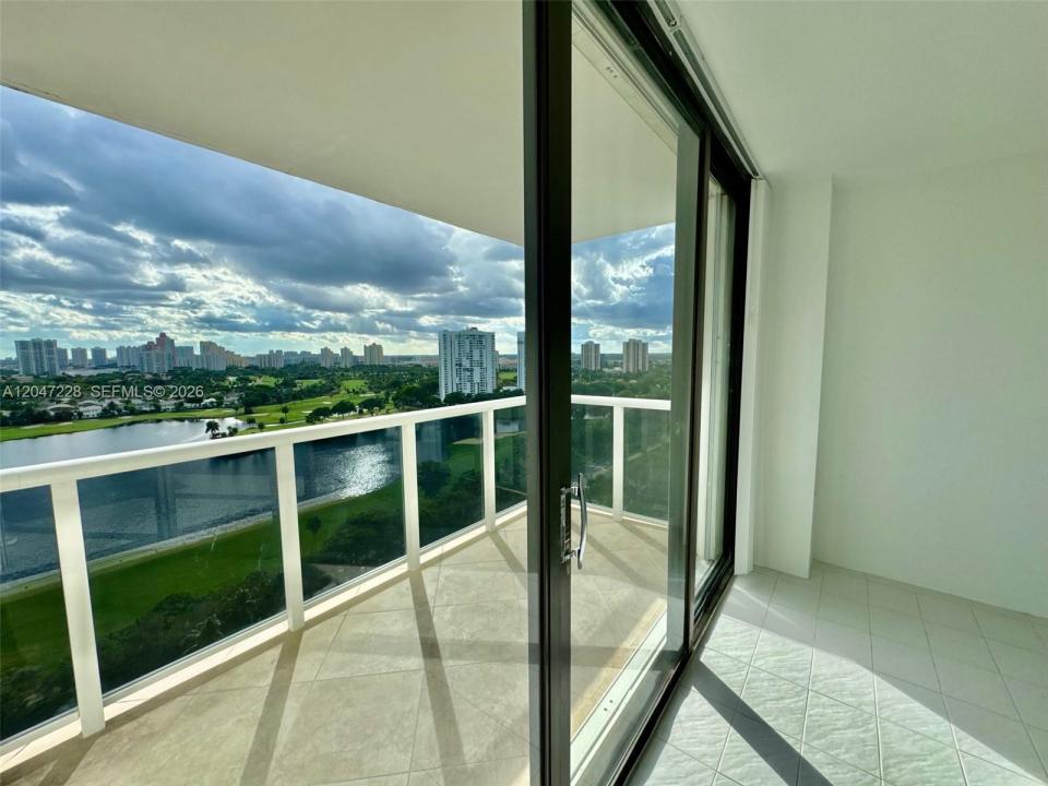 3675 N Country Club Dr 2007, Aventura, Flórida 33180, Estados Unidos