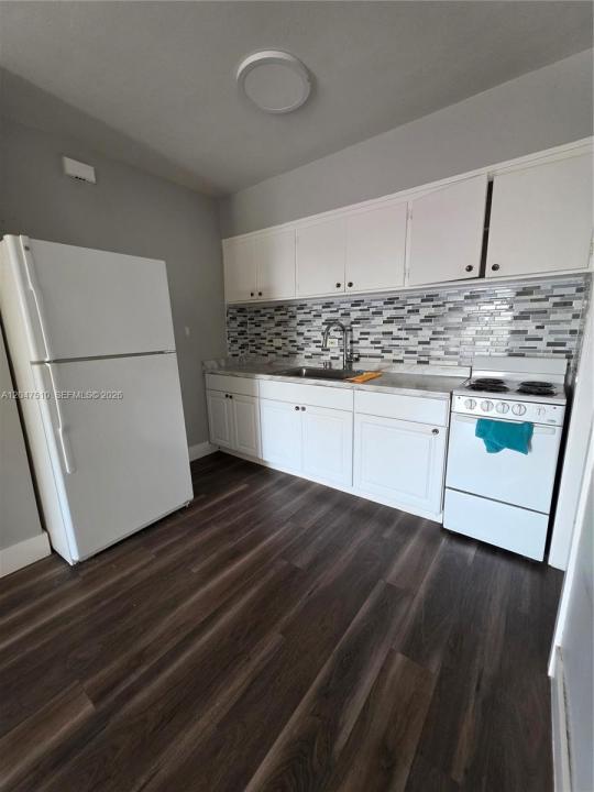 15 Esplanade Dr B, Miami Springs, Florida 33166, USA